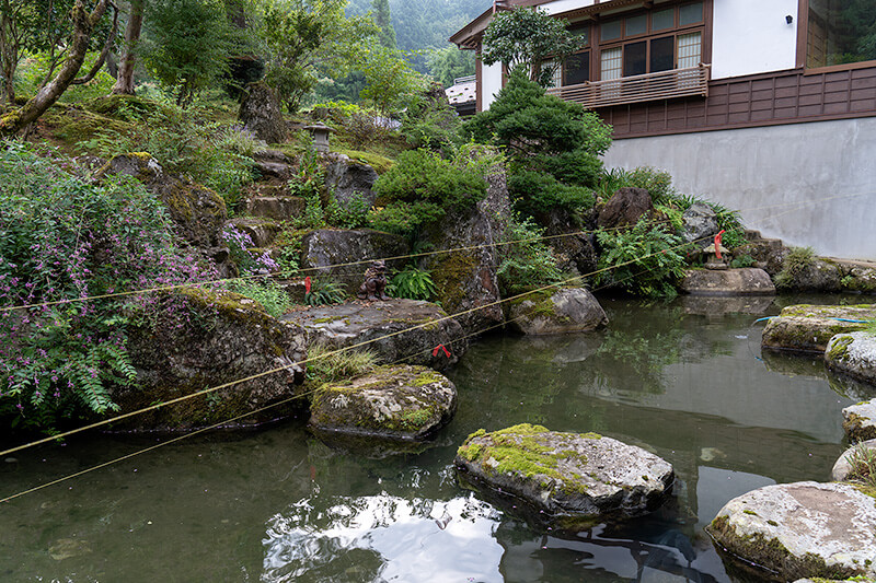 遠山石