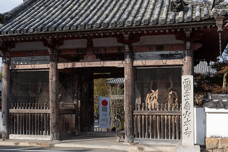 穴太寺山門