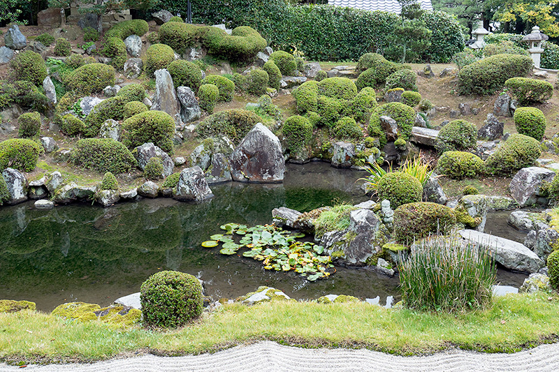 山水廻遊式鶴亀庭園
