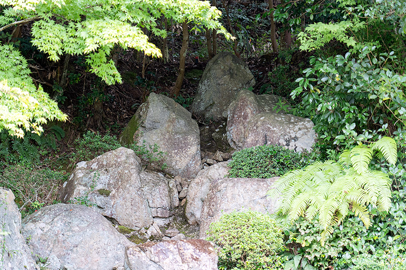 枯滝石組
