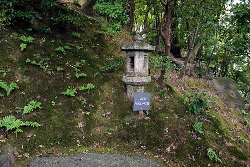 八角形埋け込み灯籠