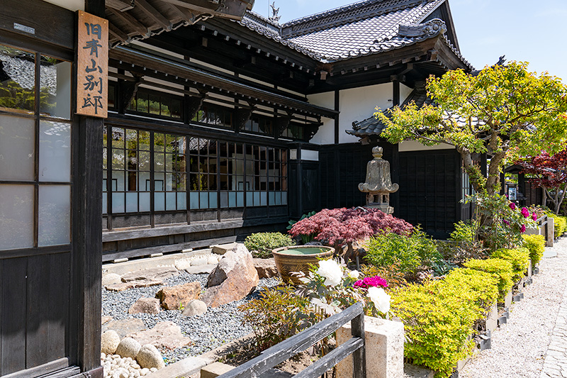 旧青山別邸の外観