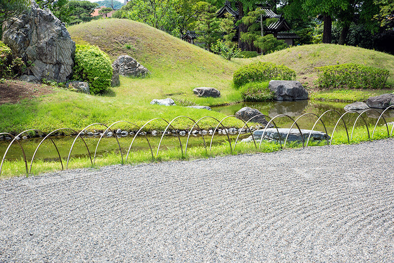 築山泉水庭園