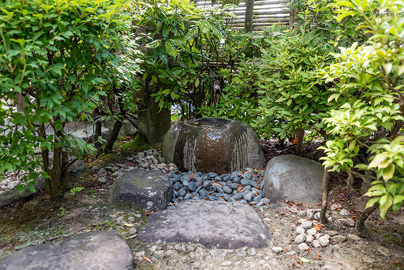蹲踞（つくばい）