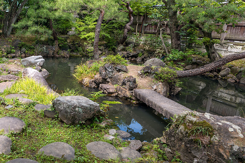 物外軒の鶴島と亀島