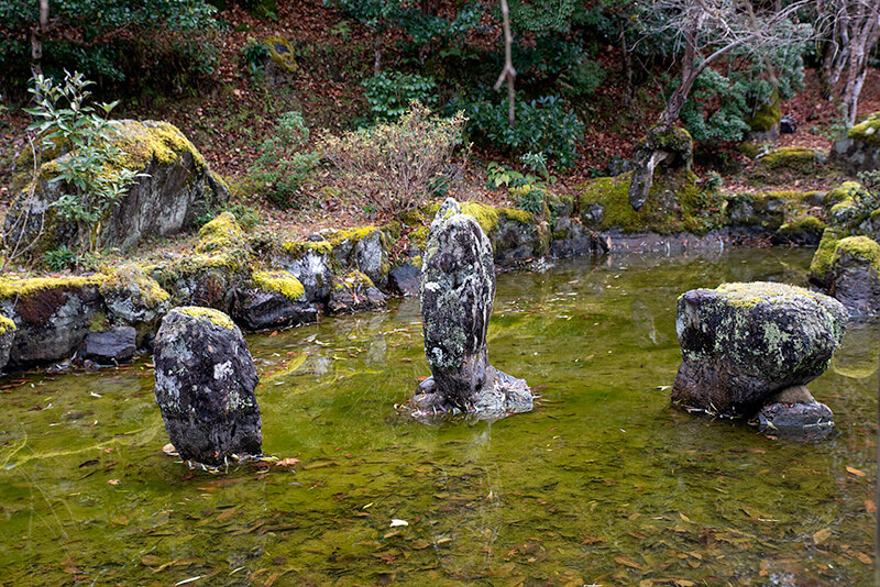3石の岩島