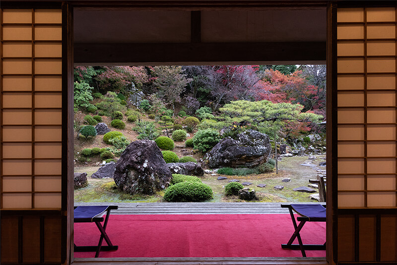 客殿北庭の額縁庭園