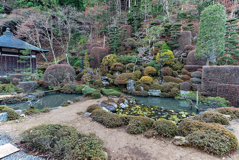 池泉観賞式庭園