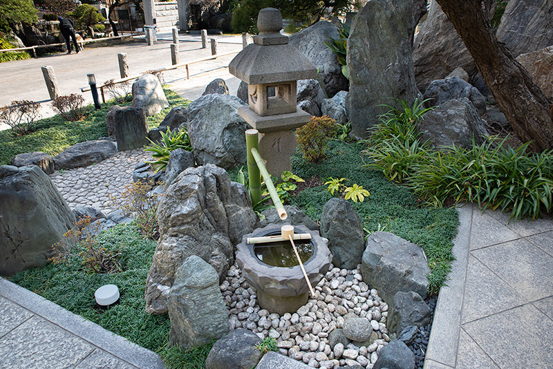水琴窟の蹲居（つくばい）