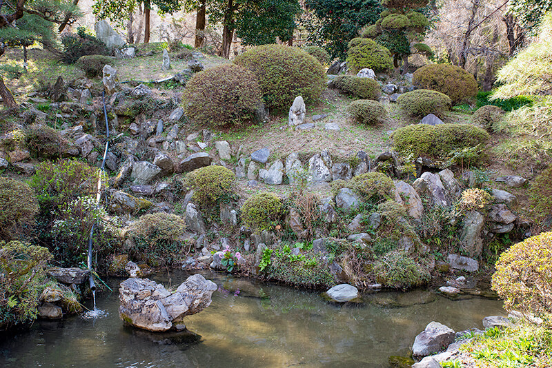 池泉観賞式庭園