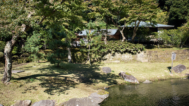 妙香池の庭園