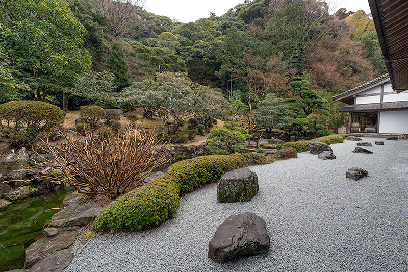 鏡山を借景とする
