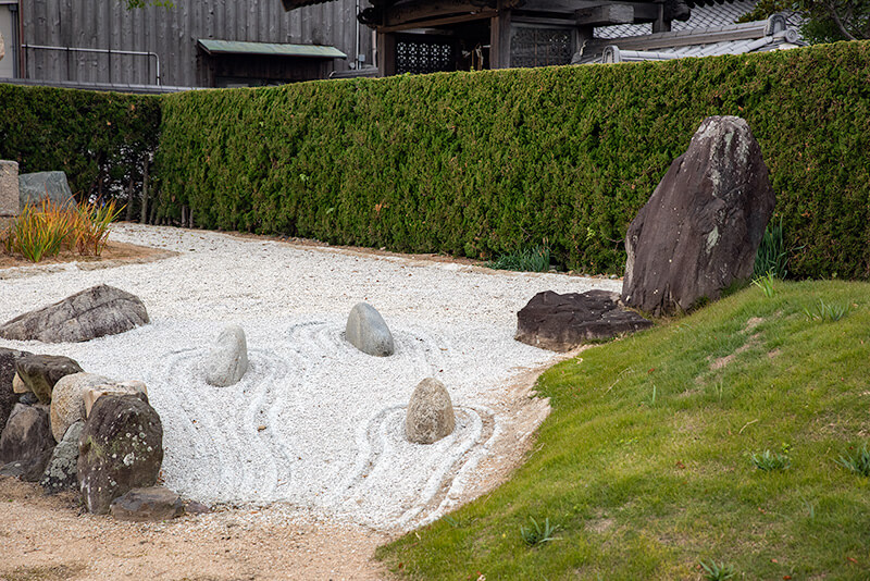 モダンな枯山水