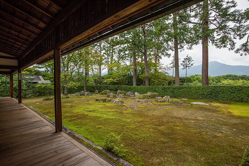 比叡山を借景とする庭園