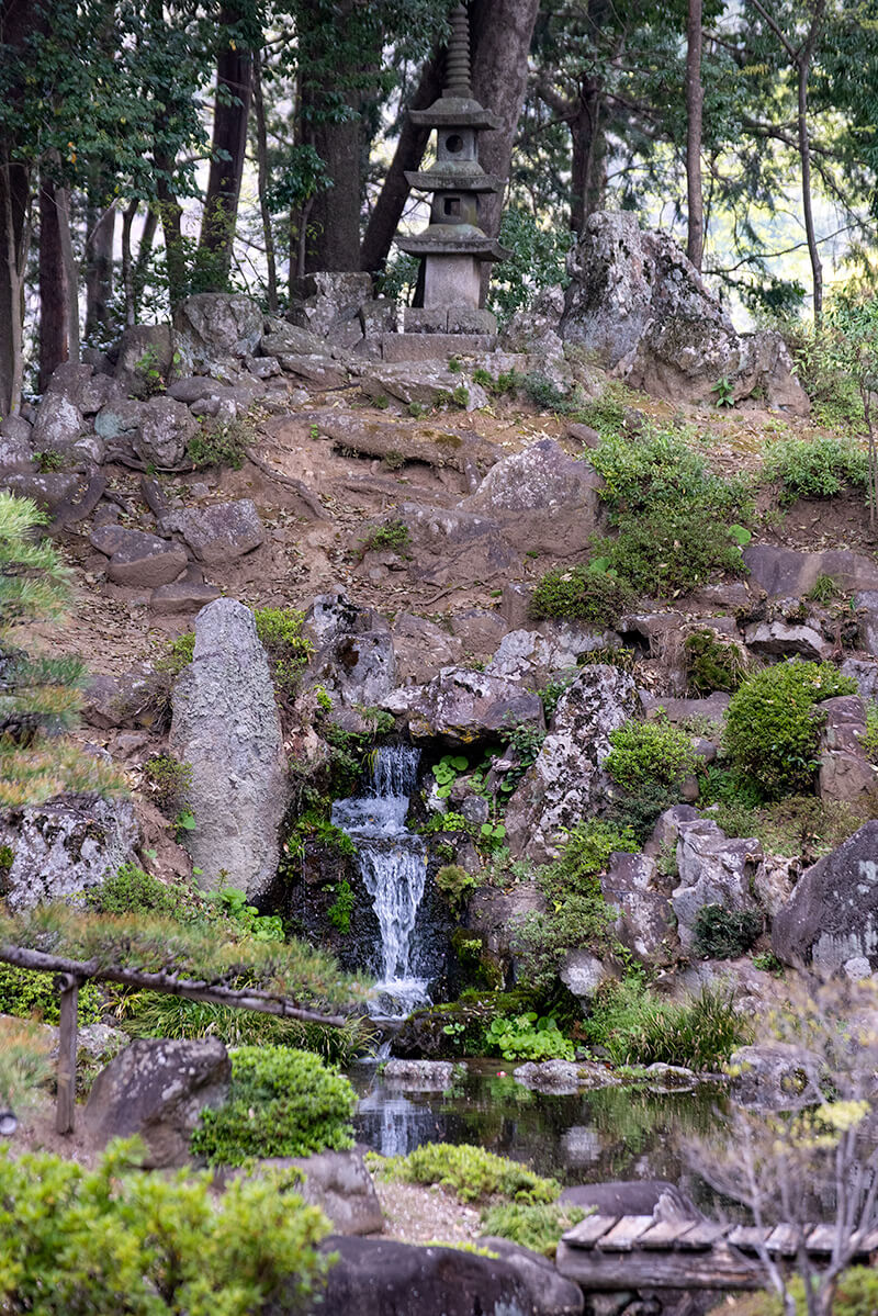 須弥山石組と滝石組