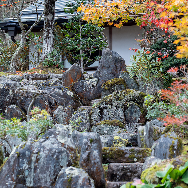 遠山石