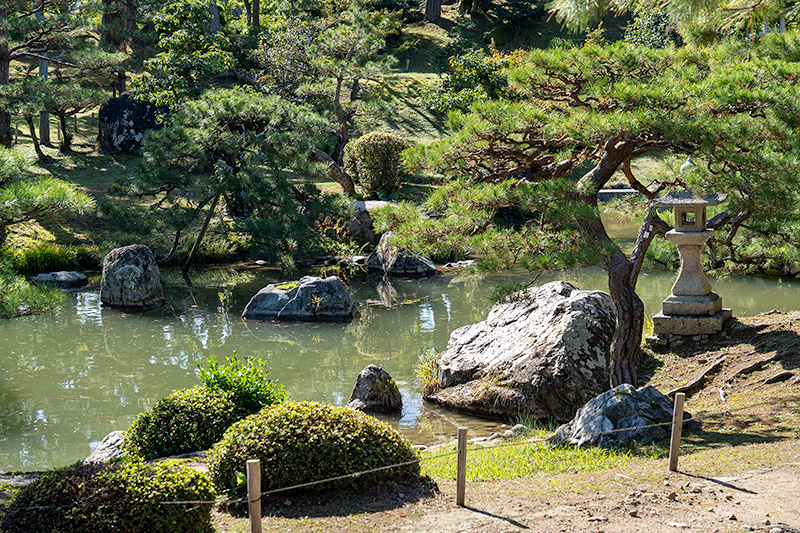 池泉は琵琶湖を模している