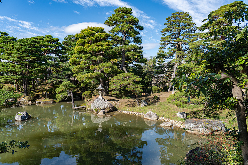 池泉は琵琶湖を模している