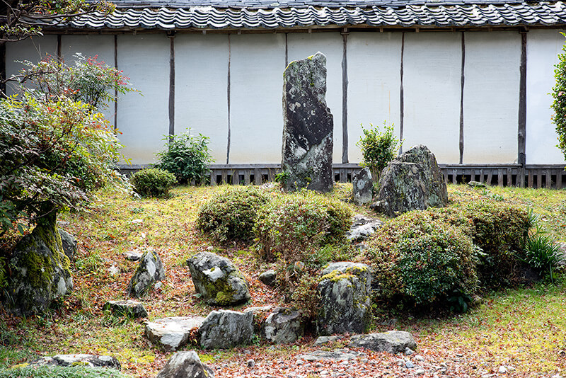 遠山石