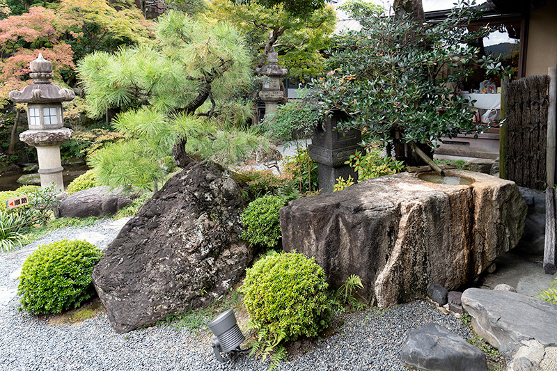 たがそでのつくばい