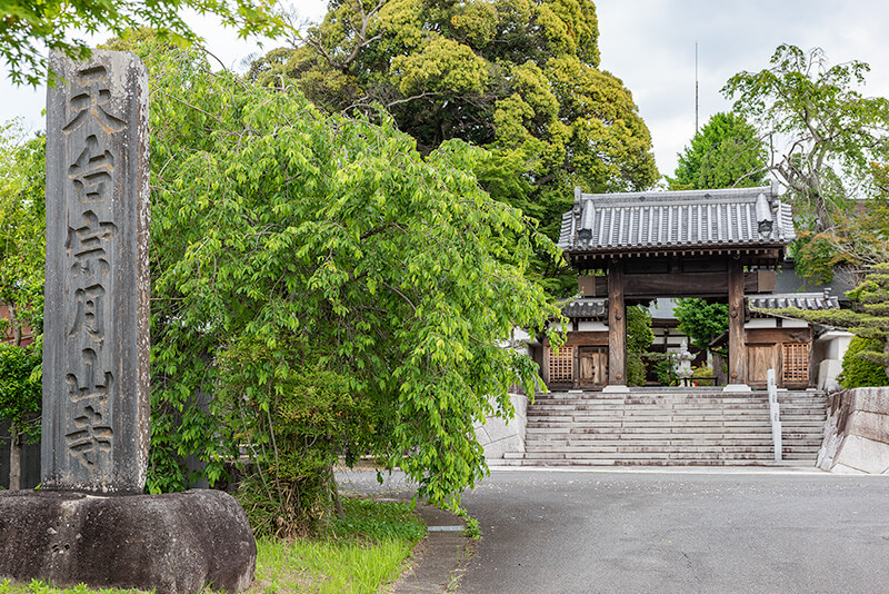 月山寺　山門
