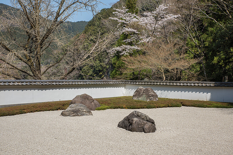 借景には高水山