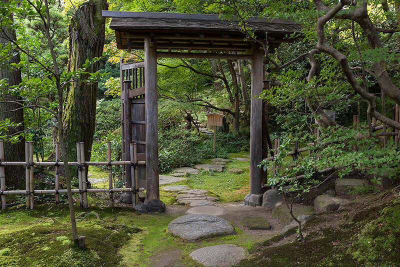 本邸の池泉は兼六園から引いている