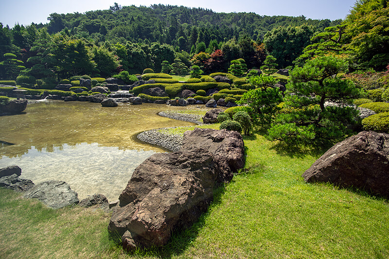 借景に山