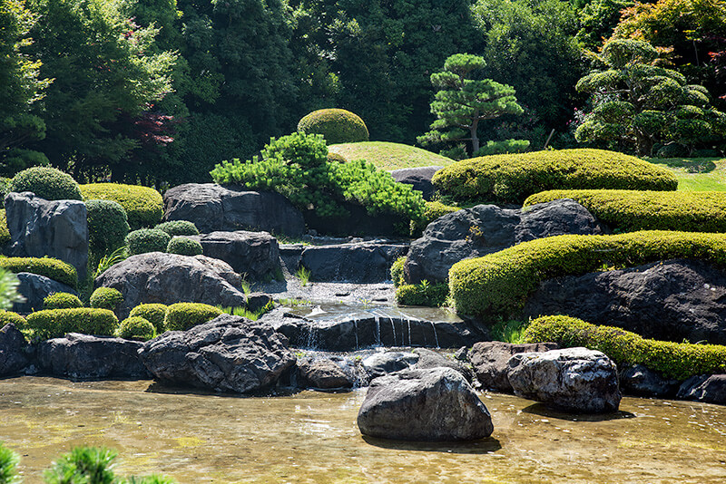 玉翠園左側の滝