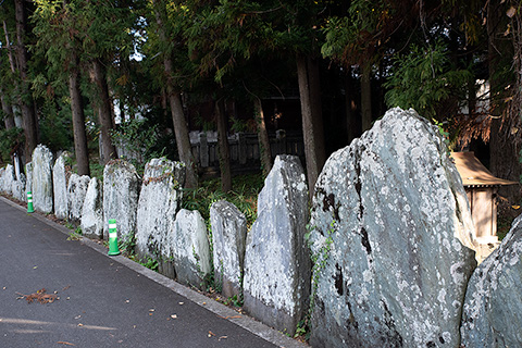 八幡神社　磐境