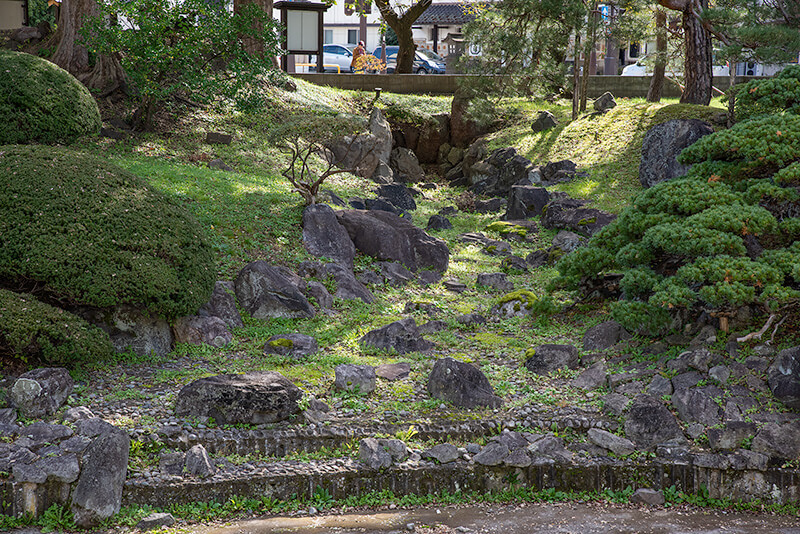 枯滝石組