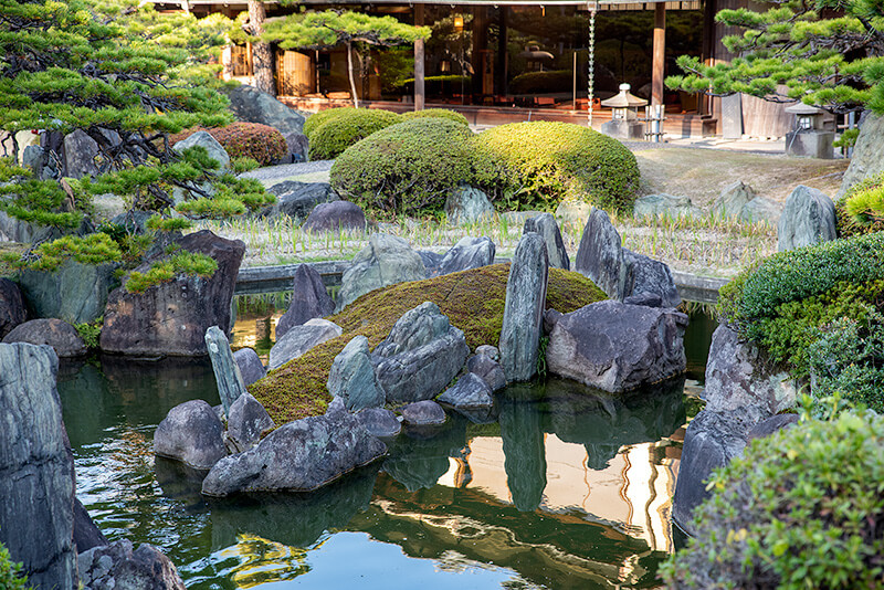 聚花山の庭 亀島