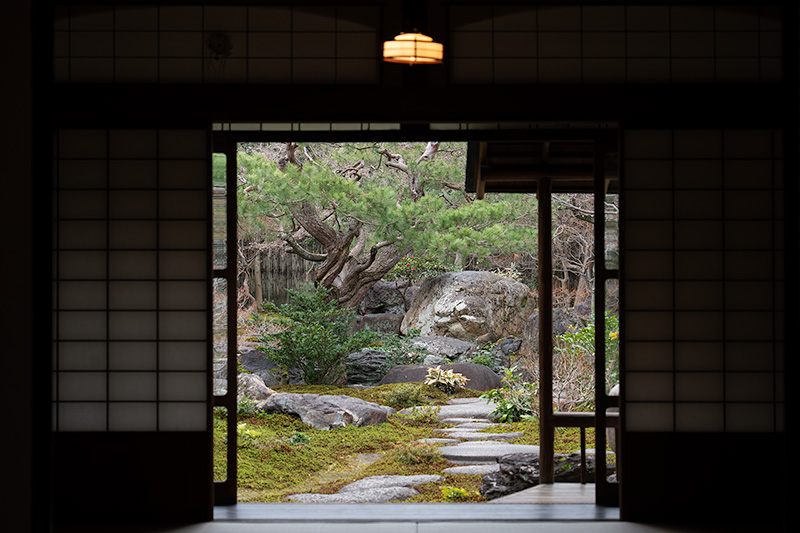 座敷からの額縁庭園