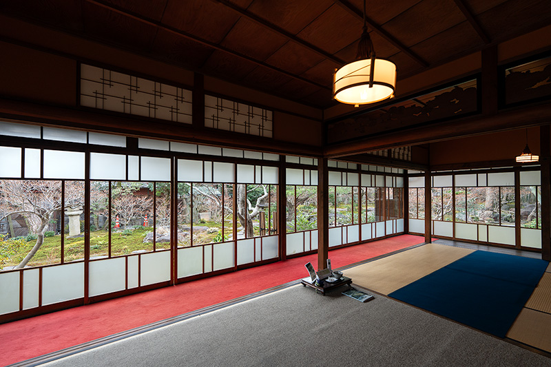 奥座敷から額縁庭園