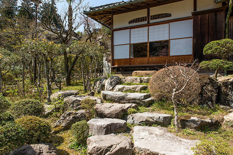 瓦葺入母屋造