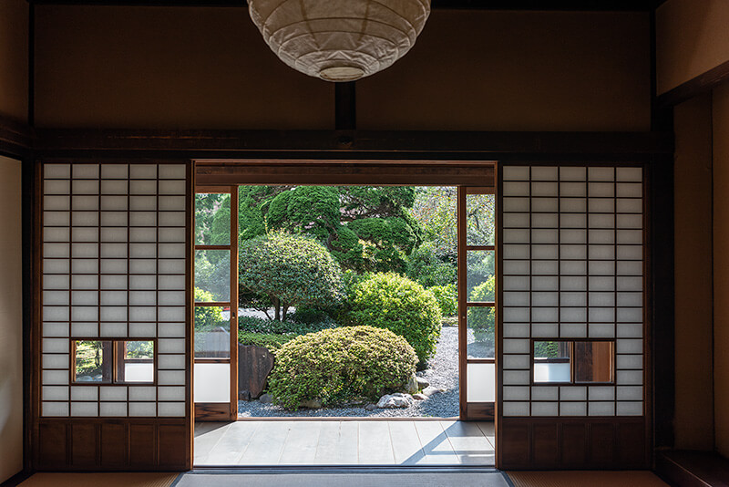 書院からの額縁庭園