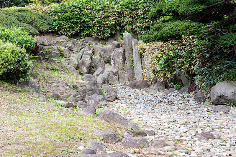 三の丸庭園 枯滝石組