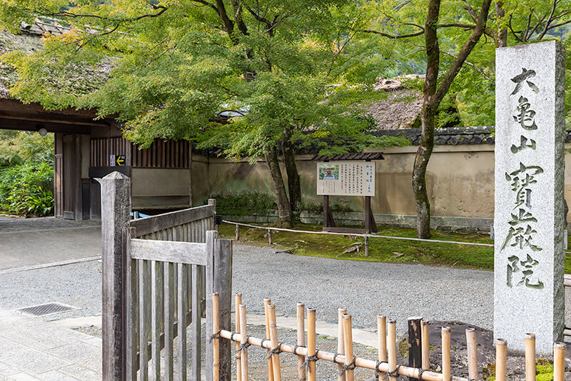 宝厳院山門