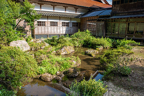 本泉寺　九山八海の庭