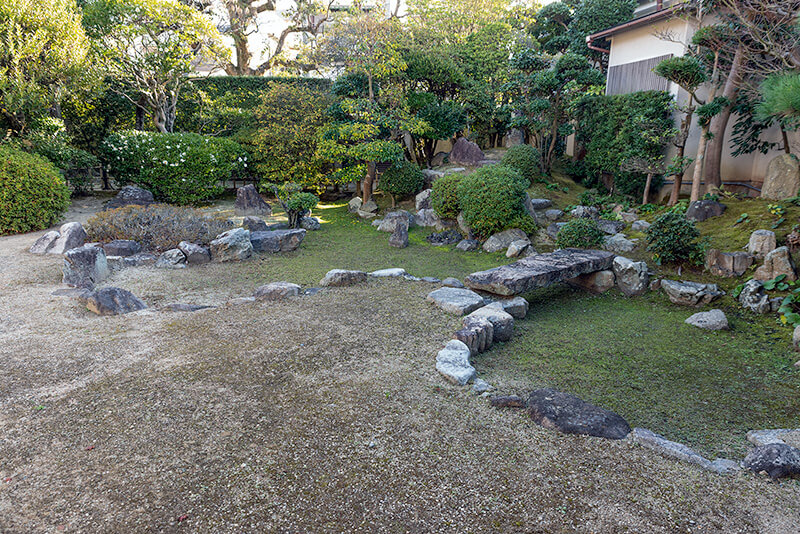 枯池を穿った枯山水