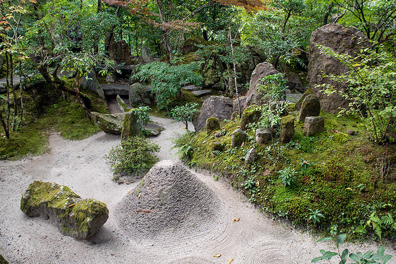 立体感のある枯山水