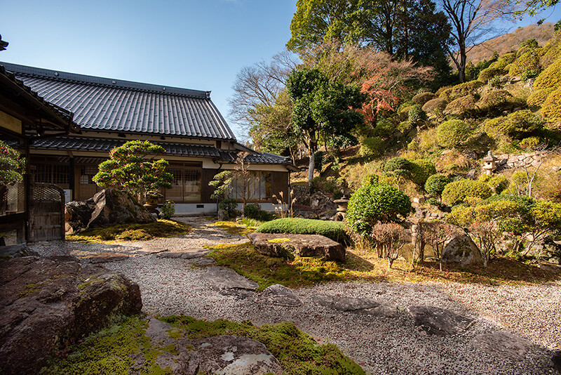 非公開の庭園は、書院裏にあることが多く