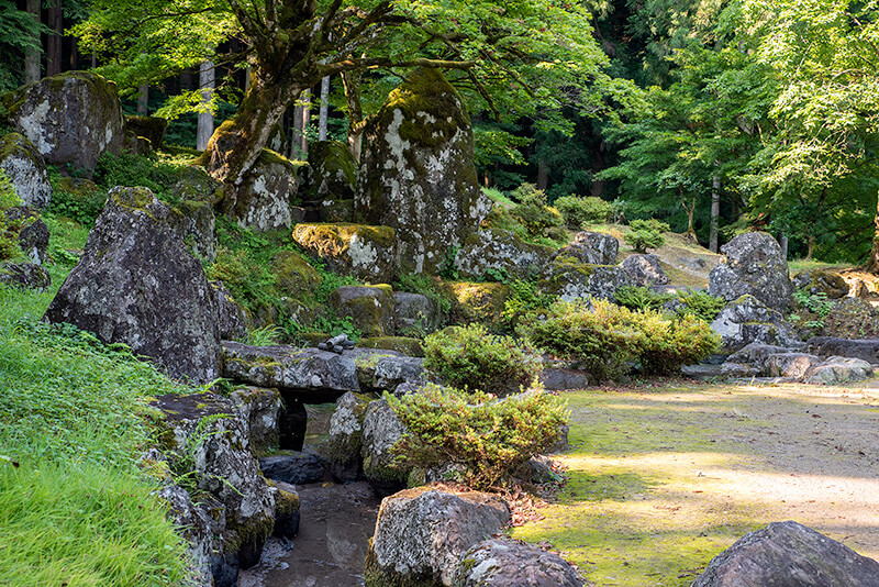 水はここから山谷へと排出される。