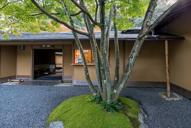 一条恵観山荘の受付