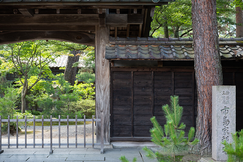 市島邸の表門