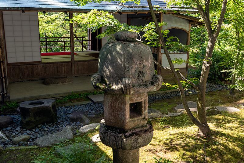 水月庵の近くの蹲居（つくばい）