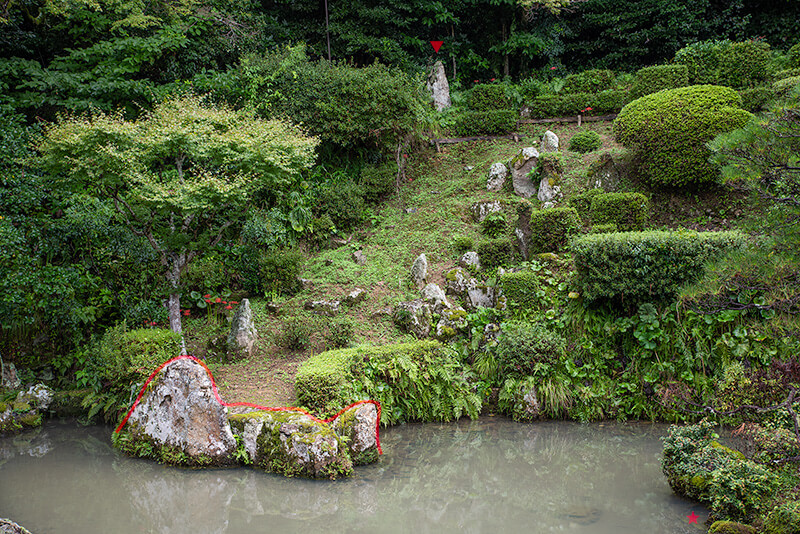医光寺の鶴出島と枯滝石組