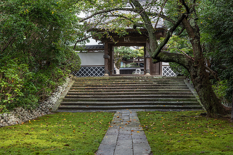 江戸時代に造られた山門