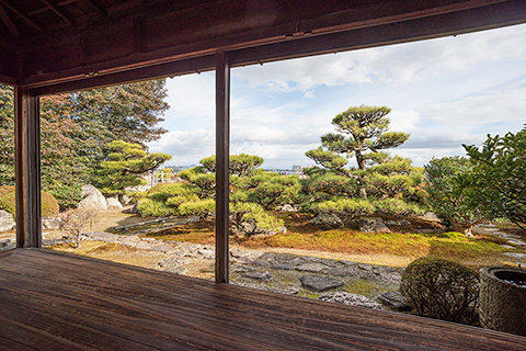 居初氏庭園（天然図画亭）