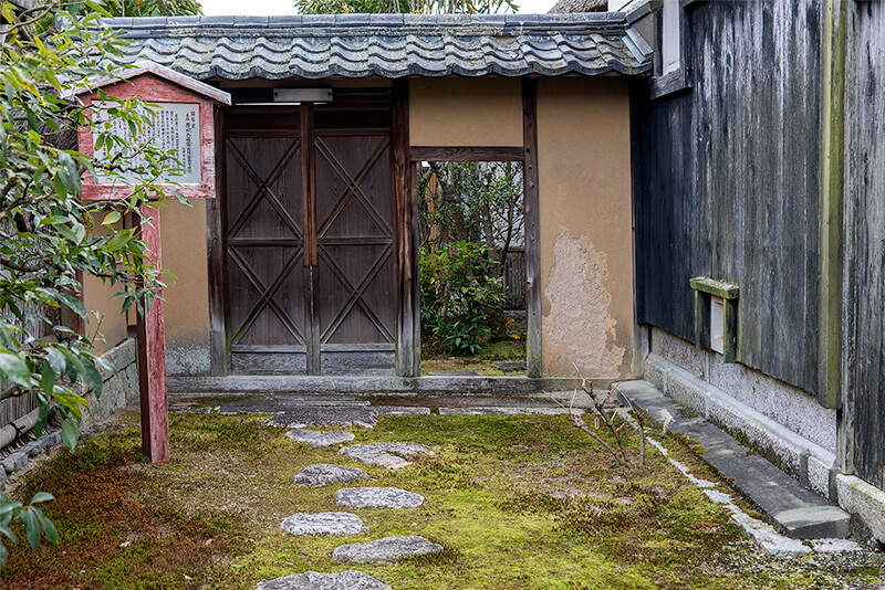庭門